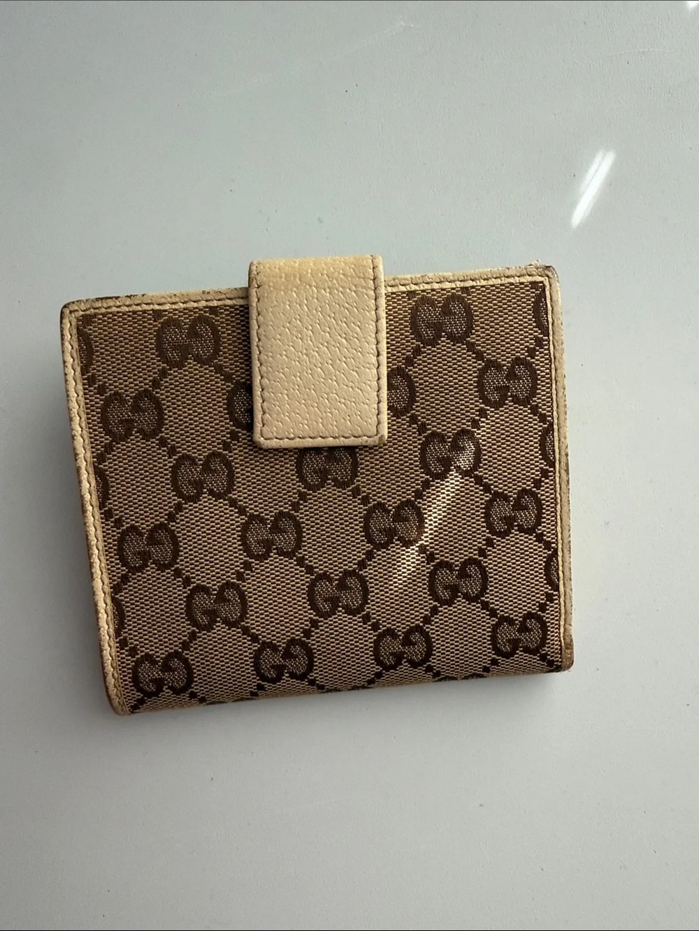 Women’s Brown Monogram Gucci Wallet with Green-Red Accent - Picture 2 of 6